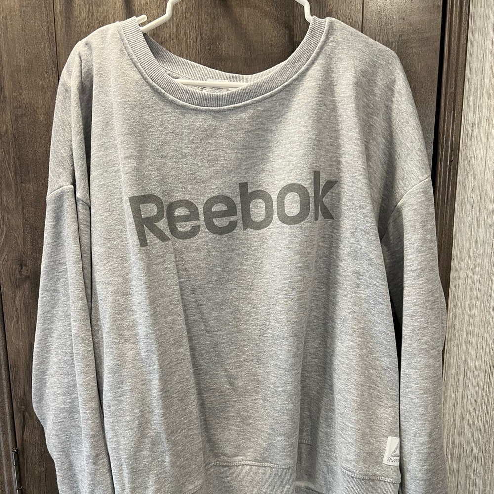 NWOT Reebok sweatshirt